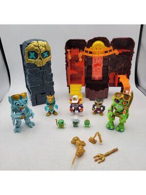 Moose Treasure X Lot of Action Figures & Playsets - Skeleton Warriors, Weapons